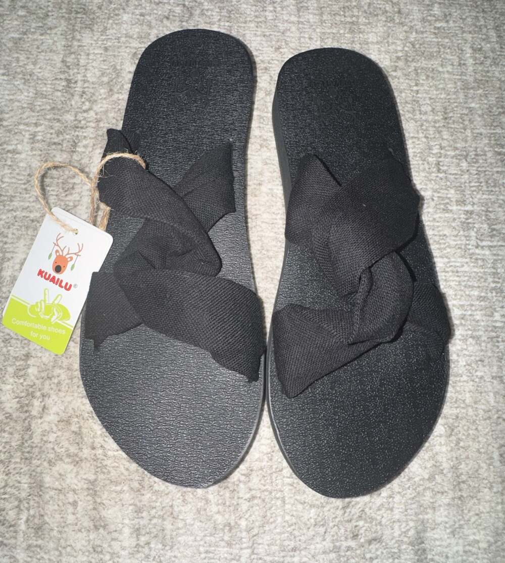 Kuailu Women's Black Knot Front Flip Flop Sandal